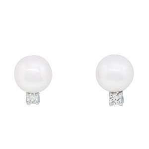 Λευκόχρυσα σκουλαρίκια σε 18 καράτια με μαργαριτάρια και  διαμάντια. SK14486
