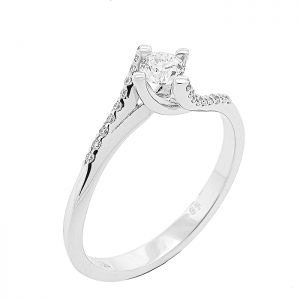 Λευκόχρυσο μονόπετρο δαχτυλίδι φλόγα με διαμάντι 0.16ct σε 18 καράτια. RD16005