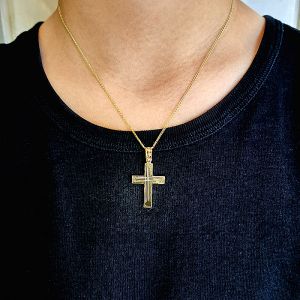 Χρυσός σταυρός ανδρικός χαρακτός σε 14 καράτια.CRA16030