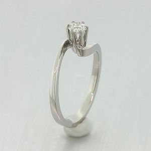 Ιδιαίτερο μονόπετρο δαχτυλίδι από πλατίνα με διαμάντι 0.31ct. RD18654