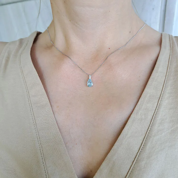 Λευκόχρυσο μενταγιόν με ακουα μαρίνα 1.21ct και διαμάντια σε 14Κ. MD16590