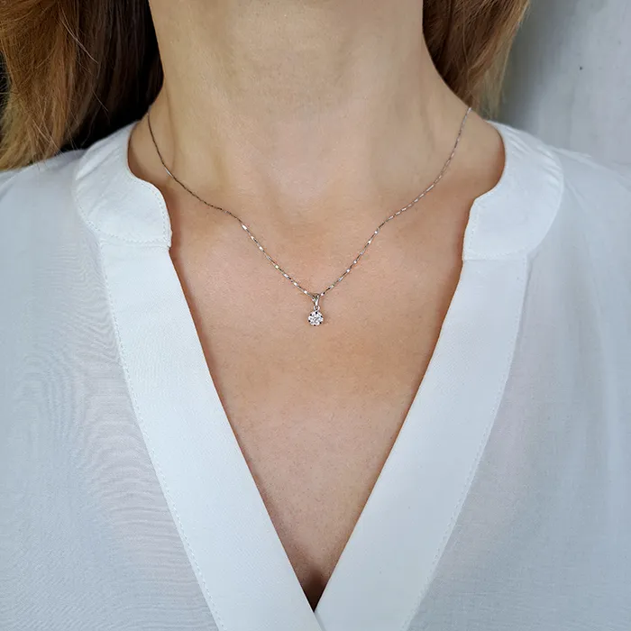 Λευκόχρυσο μενταγιόν με Invisible set diamonds 0.13ct και αλυσίδα 18Κ. MD16959