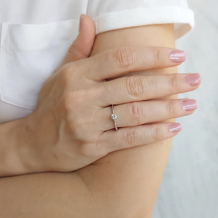 Λευκόχρυσο μονόπετρο δαχτυλίδι 18K με διαμάντι 0.19ct. RD17562