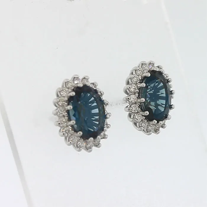 Λαμπερές ροζέτες σκουλαρίκια με BLUE LONDON 4.06ct και διαμάντια. SK17419