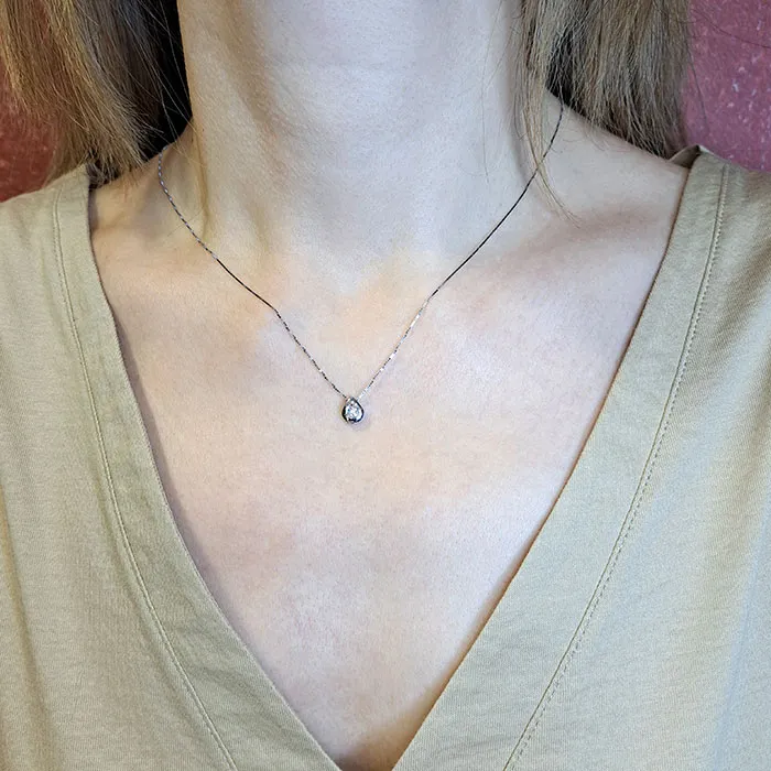 Λευκόχρυσο μενταγιόν με διαμάντι 0.14ct και αλυσίδα 18 καράτια. MD17633