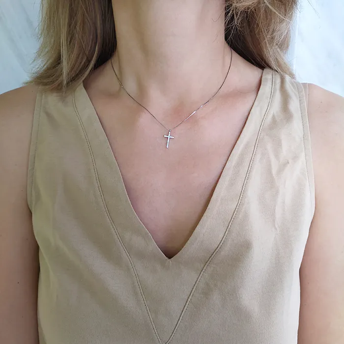 Σταυρός λευκόχρυσος με διαμάντια 0.08ct σε 18 καράτια σετ με αλυσίδα 18Κ. CR18396