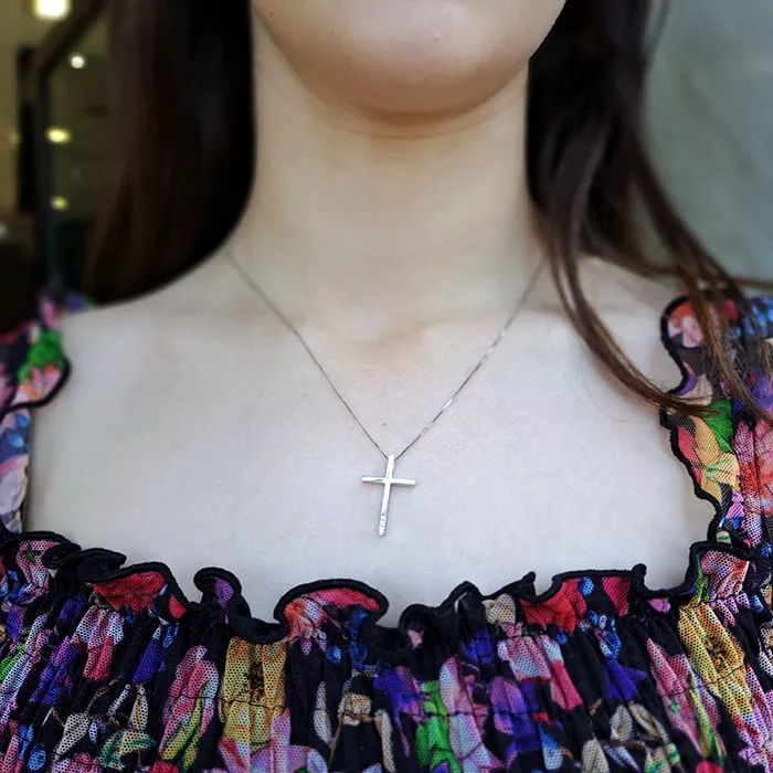 Σταυρός λευκόχρυσος με διαμάντια 0.025ct σετ με αλυσίδα 18 καράτια. CR18688