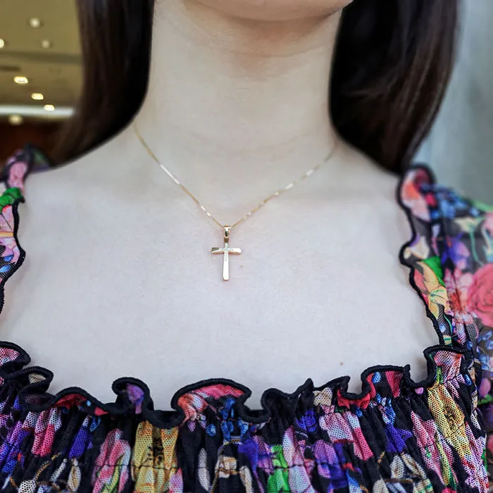 Xρυσος σταυρός με διαμάντια 0.06ct σε 18 καράτια. CR018692