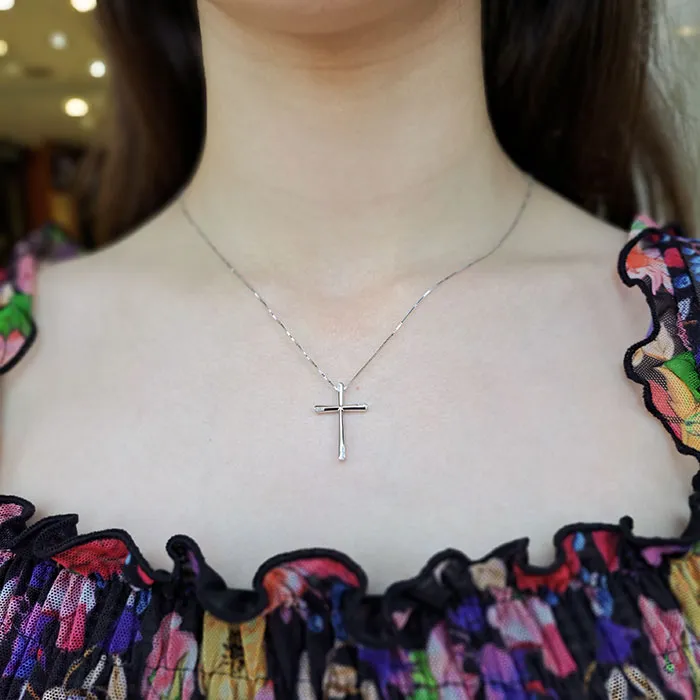 Σταυρός λευκόχρυσος με διαμάντια 0.03ct σετ με αλυσίδα 18 καράτια. CR18690