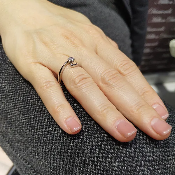 Πλατινένιο μονόπετρο με διαμάντι 0.40ct λευκού χρώματος. RD18650