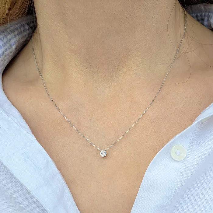 Λευκόχρυσο μενταγιόν με Invisible set diamonds 0.09ct και αλυσίδα 18Κ. MD18529