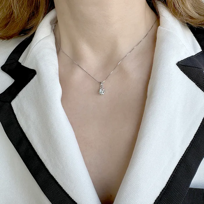 Μενταγιόν με διαμάντι 0.18ct D VVS2 σε λευκόχρυσο 18 καράτια. MD20126