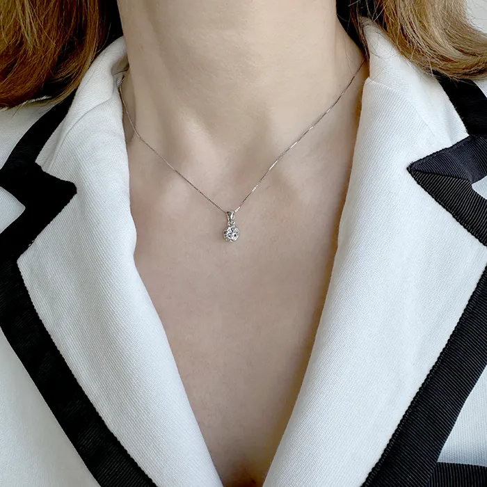 Μενταγιόν με διαμάντι 0.18ct D VVS2 σε λευκόχρυσο 18 καράτια. MD20126