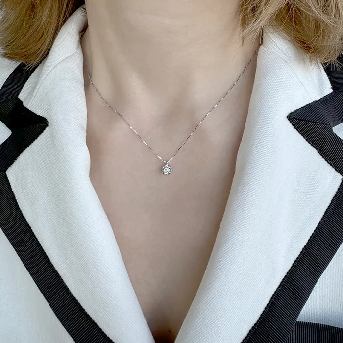 Λευκόχρυσο μενταγιόν με διαμάντι 0.14ct και αλυσίδα 18 καράτια. MD20127