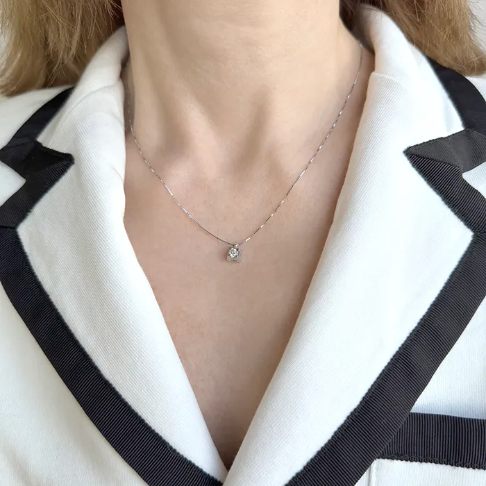 Λευκόχρυσο μενταγιόν με διαμάντι 0.20ct και αλυσίδα 18 καράτια. MD20130