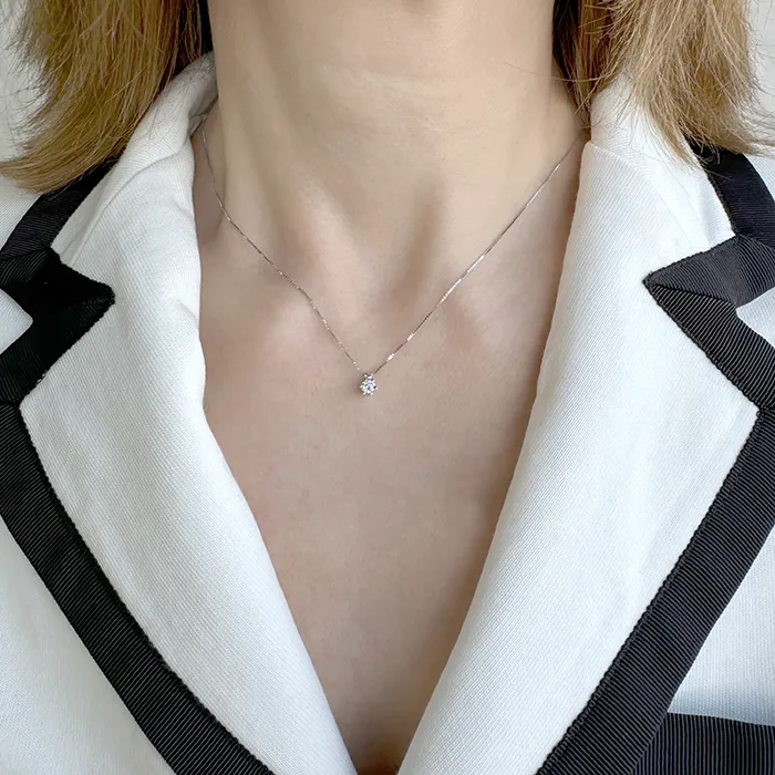 Λευκόχρυσο μενταγιόν με διαμάντι 0.19ct και αλυσίδα 18 καράτια. MD20131