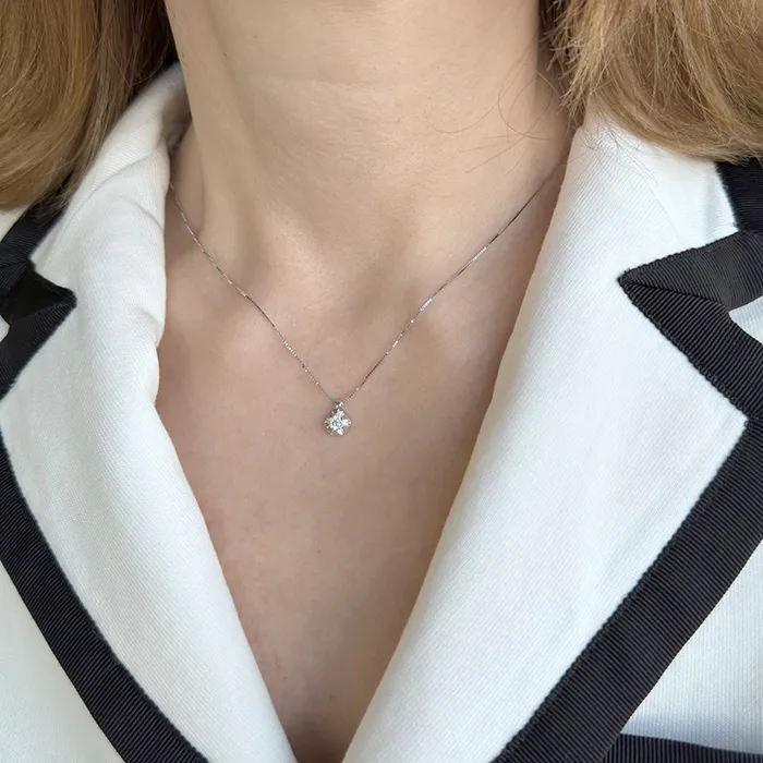 Λευκόχρυσο μενταγιόν με διαμάντι 0.17ct και αλυσίδα 18 καράτια. MD20133