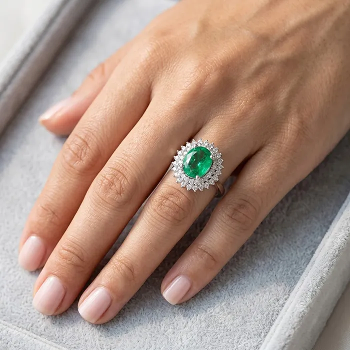 Εντυπωσιακή ροζέτα με σμαράγδι 1.66ct και διαμάντια σε 18 καράτια.RL20080
