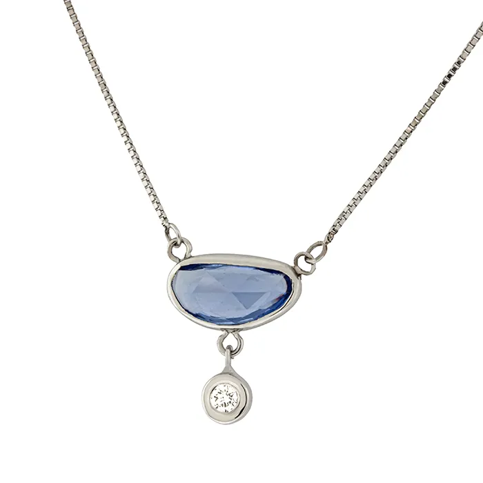 Μενταγιόν λευκόχρυσο με ζαφείρι oβάλ 0.55ct διαμάντι 0.04ct και αλυσίδα 18Κ. MD18847