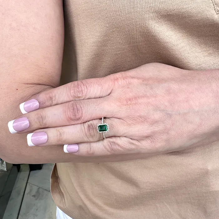Χρυσό δαχτυλίδι με πράσινη πέτρα emerald cut 14 καράτια.RZ20447