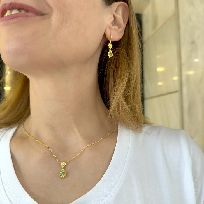 Χειροποιήτα χρυσά σκουλαρίκια με σμαραγδια και διαμάντια σε 18 καράτια. SK20849