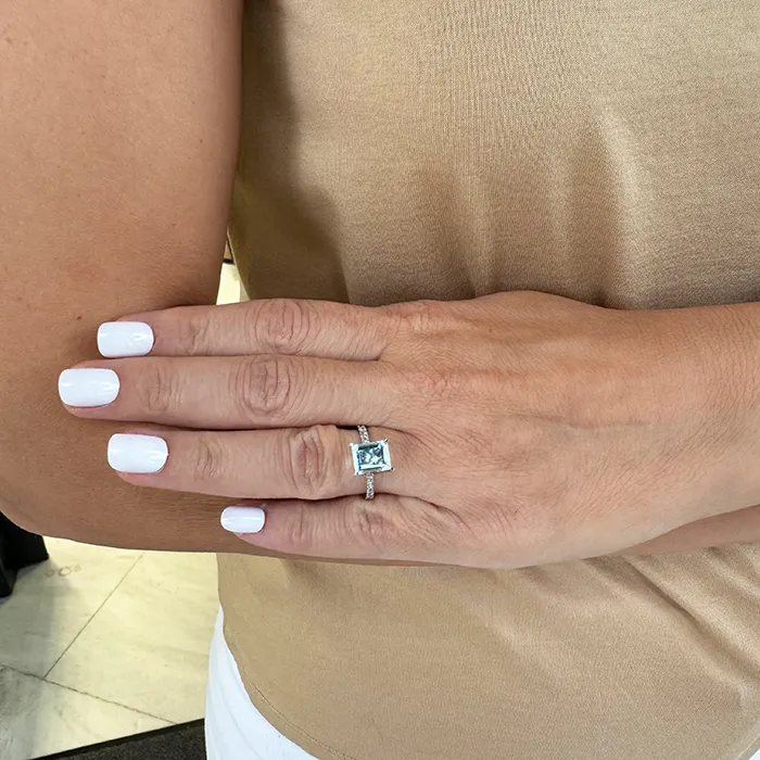 Λευκόχρυσο δαχτυλίδι σε 18 καράτια με aquamarine 2.09ct. RL16699
