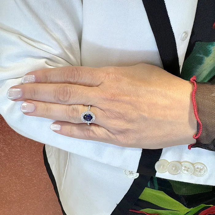 Λευκόχρυσο δαχτυλίδι ροζέτα με ζαφείρι 1.44ct και ορυκτά διαμάντια. RL16600