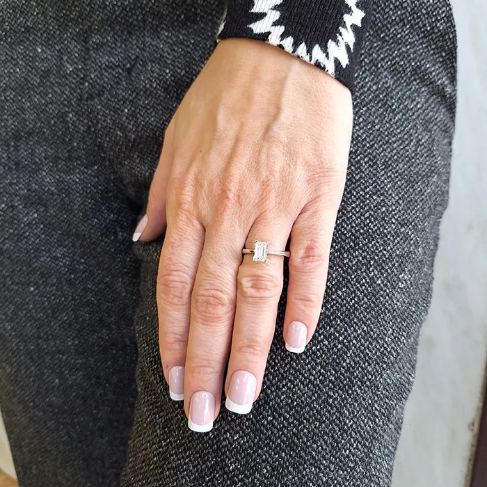 Μονόπετρο δαχτυλίδι 18 καράτια με διαμάντι Emerald cut 1.01ct. RD19650