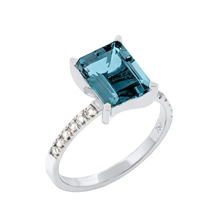 Λευκόχρυσο δαχτυλίδι σε 18 καράτια με blue london 3.09ct. RL22576