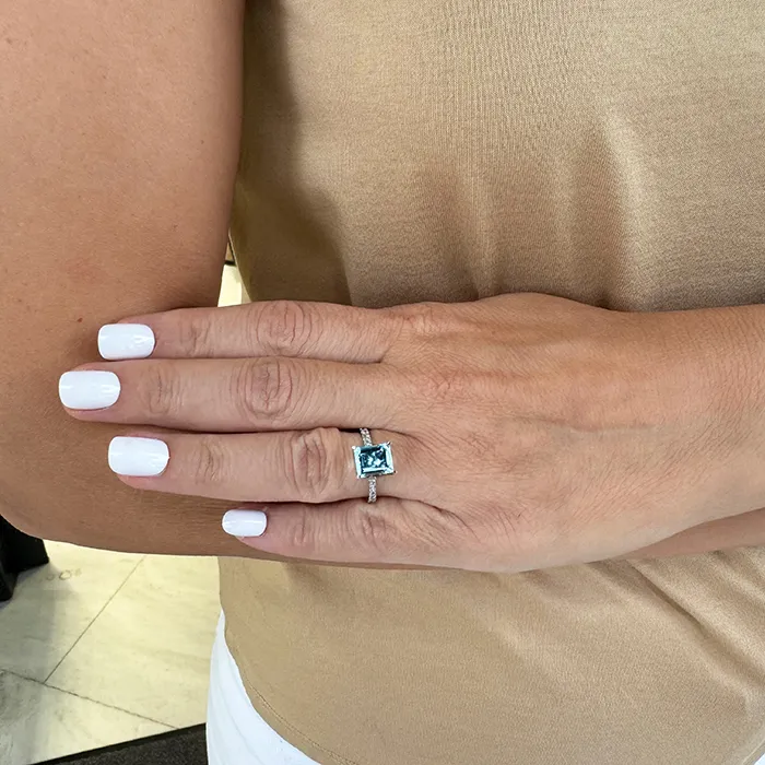 Λευκόχρυσο δαχτυλίδι σε 18 καράτια με blue london 3.09ct. RL22576