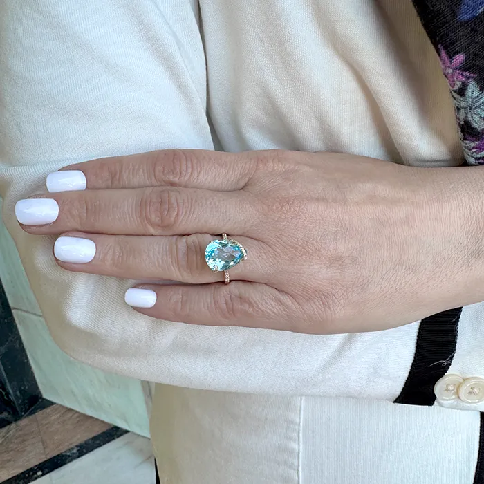 Κομψό δαχτυλίδι χρυσό με Blue Topaz 8.60ct και διαμάντια 0.11ct σε 18Κ. RL21995