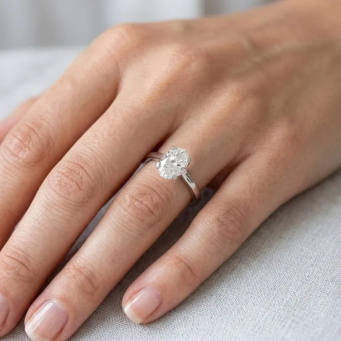 Δαχτυλίδι μονόπετρο με lab grown oval diamond 1.06ct E VVS2 με πιστοπoίηση HRD σε λευκόχρυσο 18 καράτια.