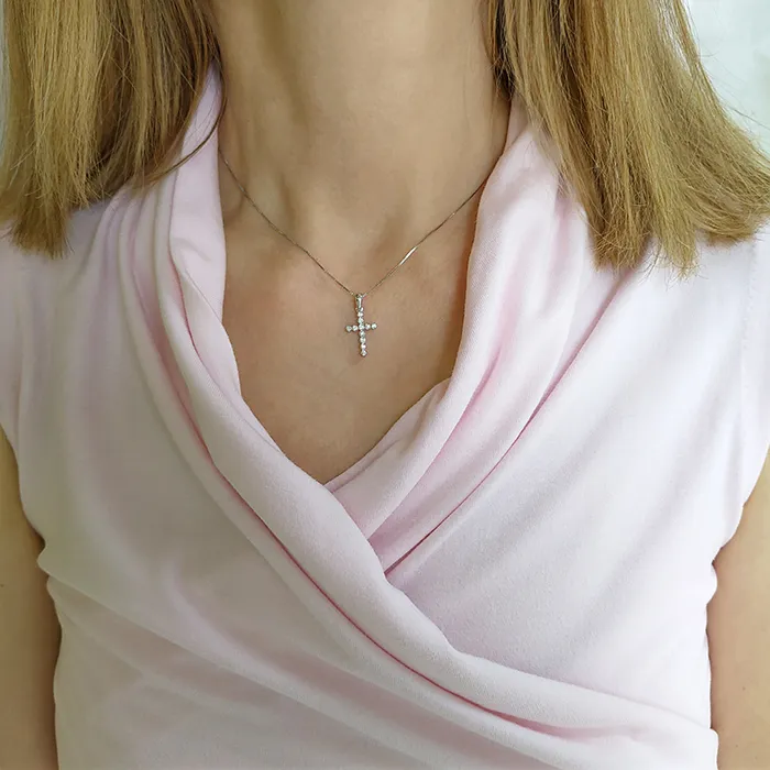 Σταυρός λευκόχρυσος με διαμάντια 0.16ct σε 18 καράτια. CR022830