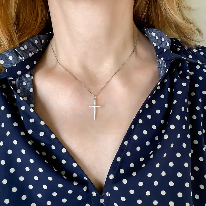 Σταυρός λεπτός με διαμάντια 0.07ct λευκόχρυσος 18 καράτια. CR22706
