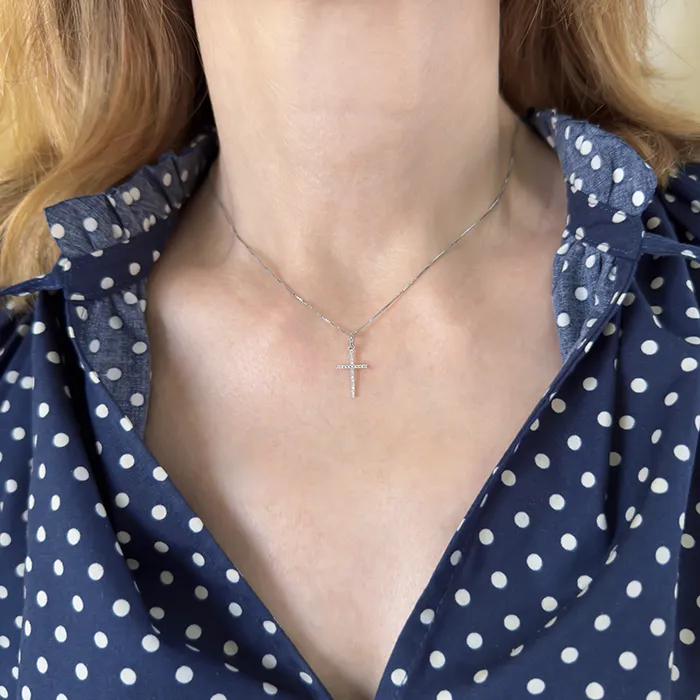 Σταυρός λεπτός με διαμάντια 0.06ct λευκόχρυσος 18 καράτια. CR22710