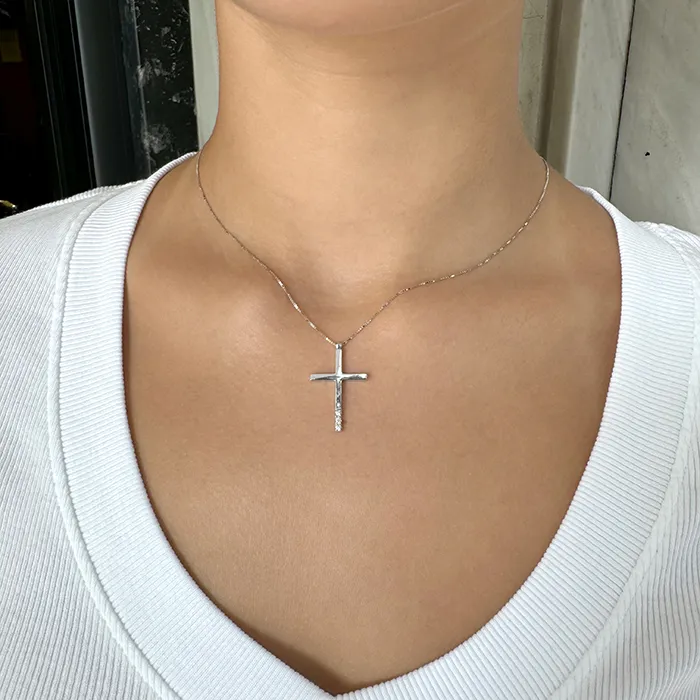 Σταυρός λευκόχρυσος με διαμάντια 0.04ct σετ με αλυσίδα 18 καράτια. CR20897