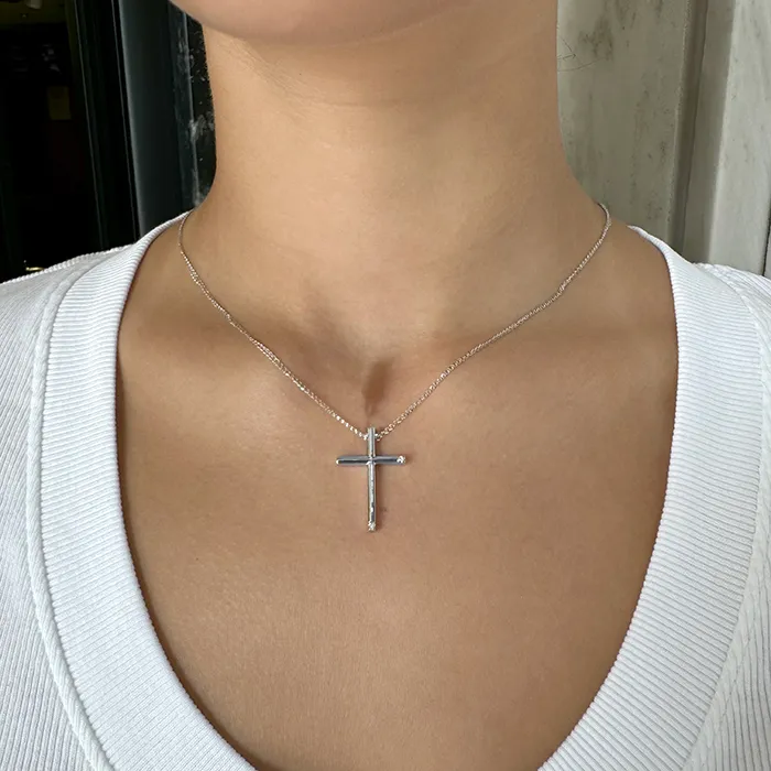 Σταυρός λευκόχρυσος με διαμάντια 0.017ct σε 18 καράτια. CR20919