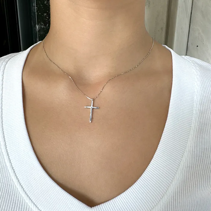 Σταυρός λευκόχρυσος με διαμάντια 0.017ct σετ με αλυσίδα 18 καράτια. CR20920