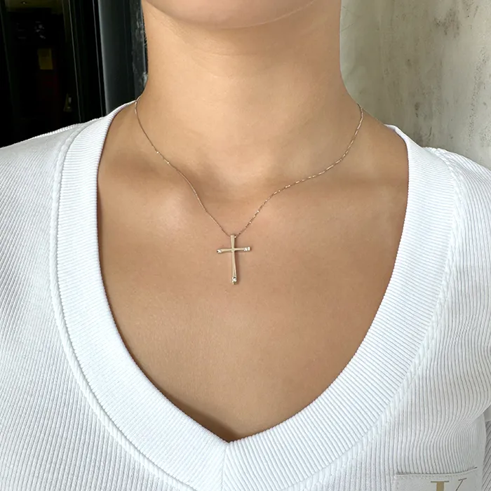 Σταυρός λευκόχρυσος με διαμάντια 0.03ct σετ με αλυσίδα 18 καράτια. CR20923