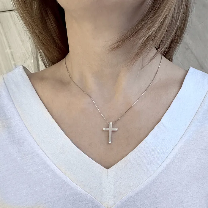 Λευκόχρυσος σταυρός με διαμάντια σε 18 καράτια. CR21732