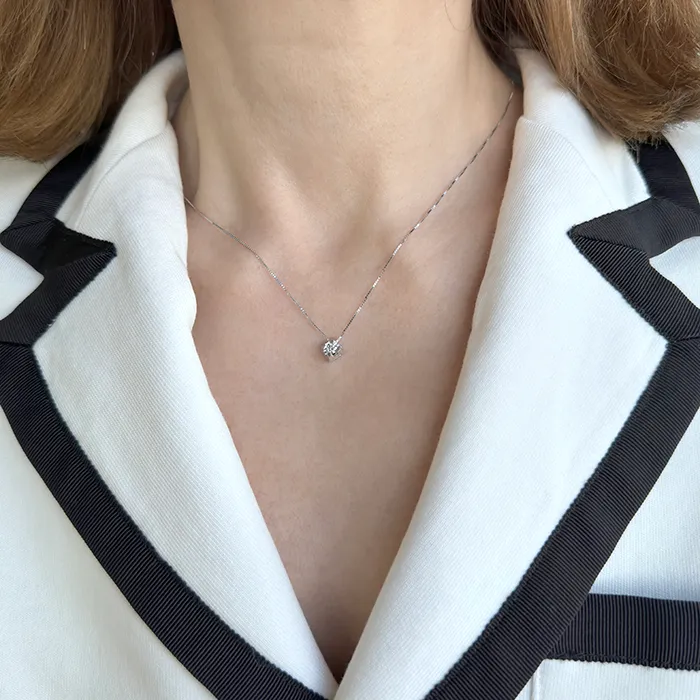 Λευκόχρυσο μενταγιόν με διαμάντι 0.08ct και αλυσίδα 18 καράτια. MD14888