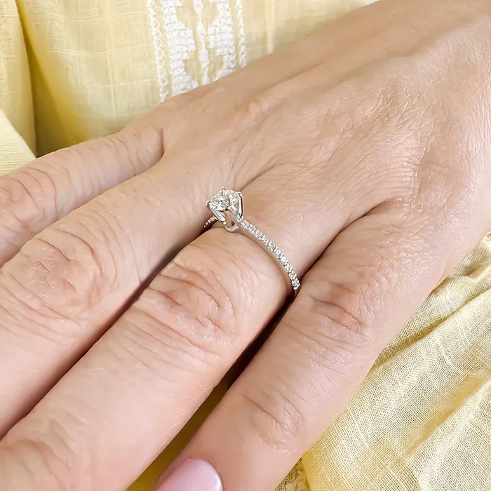 Δαχτυλίδι από Λευκόχρυσο 18Κ με Μπριγιάν 0.40ct GIA E VVS2 στα πλαϊνά, διαμάντια 0.15ct. RD23067