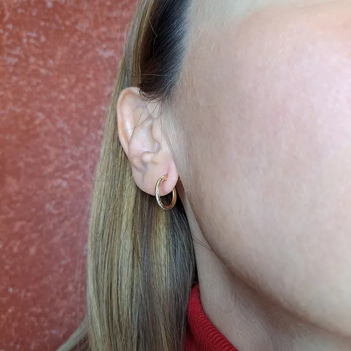 Χρυσά σκουλαρίκια κρίκοι 1.3cm με ζιργκόν σε 14K. SK19408