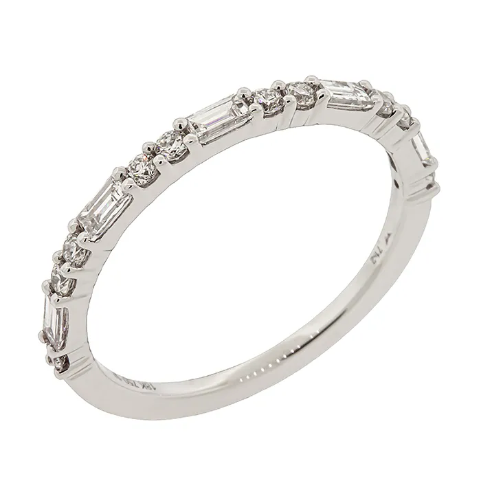 Λευκόχρυσο Δαχτυλίδι 18K με Διαμάντια Brilliant & Baguette 0.44ct. RL23412