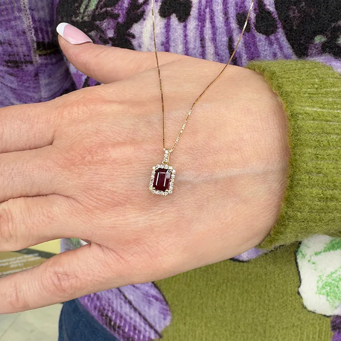 Κολιέ Ροζέτα Χρυσός 18Κ με Ορυκτό Ρουμπίνι 1.00ct & Διαμάντια 0.19ct.