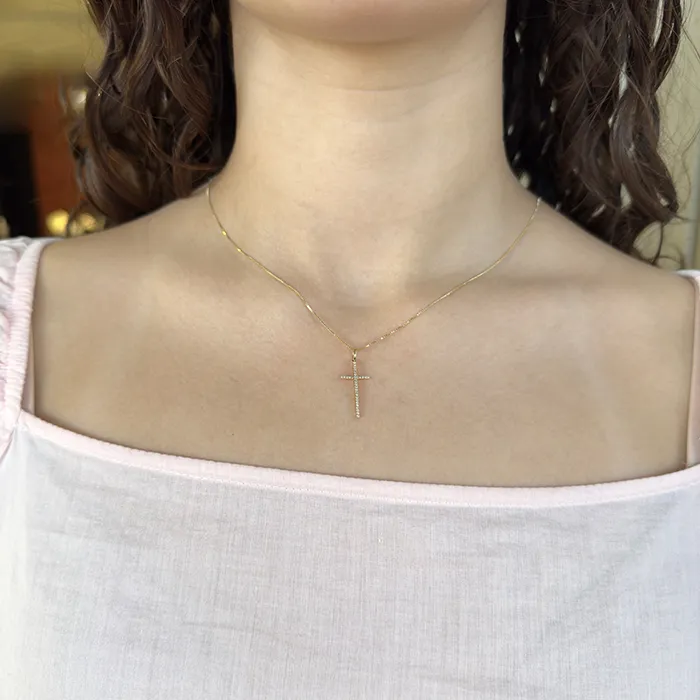 Minimal Χρυσός Σταυρός 18Κ με Φυσικά Διαμάντια 0.06ct.