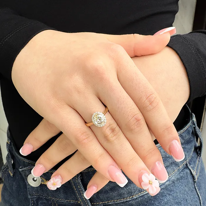 Δαχτυλίδι Ροζέτα σε Χρυσό 18Κ με Διαμάντι Oval cut 1.01ct HRD | Million Diamonds