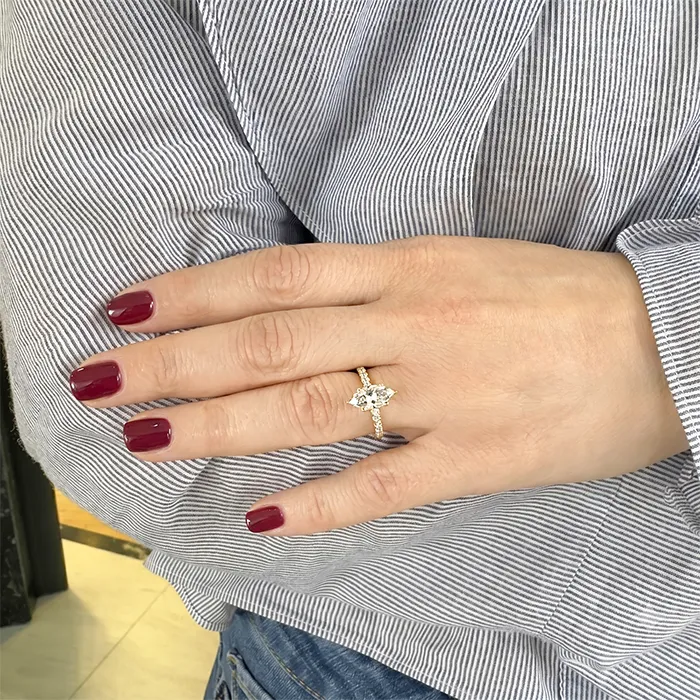 Δαχτυλίδι Marquise Lab Grown Diamond IGI E VVS2 1.54ct και πλαϊνά 0.33ct σε Χρυσό 14Κ
