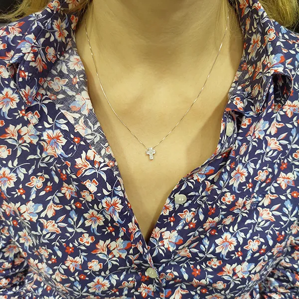 Λευκόχρυοσς σταυρός με μπριγιάν 0.12ct και αλυσίδα 18Κ.  CR12334