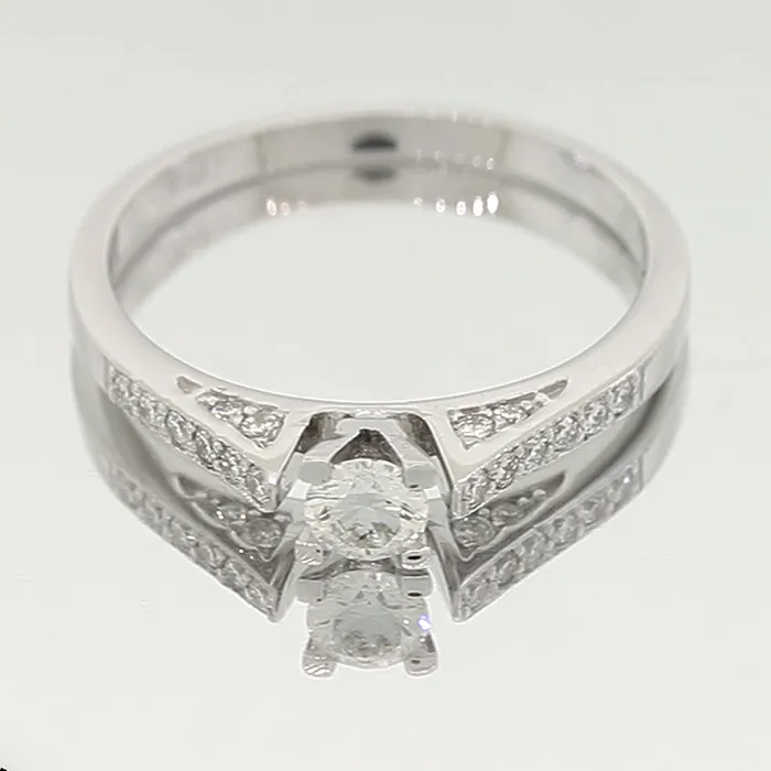 Λευκόχρυσο μονόπετρο 18κ με διαμάντι 0.24ct και πλαϊνά διαμάντια.  RD13255